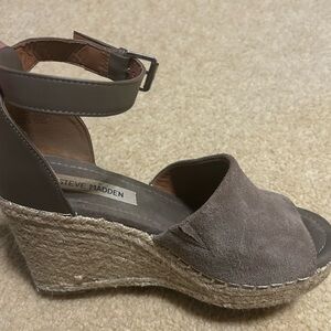 Steve Madden Taupe Wedge Sandals
